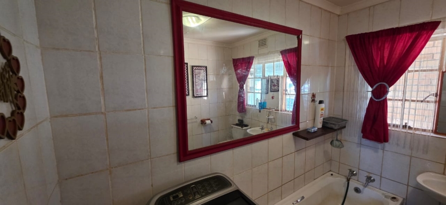 5 Bedroom Property for Sale in Vaal Park North West